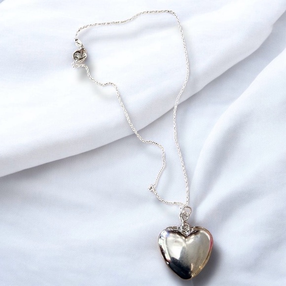Puffed Silver toned Heart Pendant Necklace on a silver plated chain - Picture 9 of 15